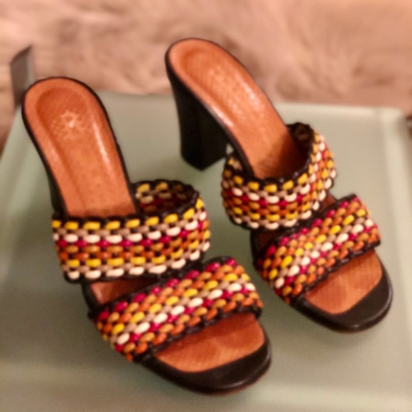 CHIC MIHARA Woven Multi-colored Sandals - Picture 3 of 6